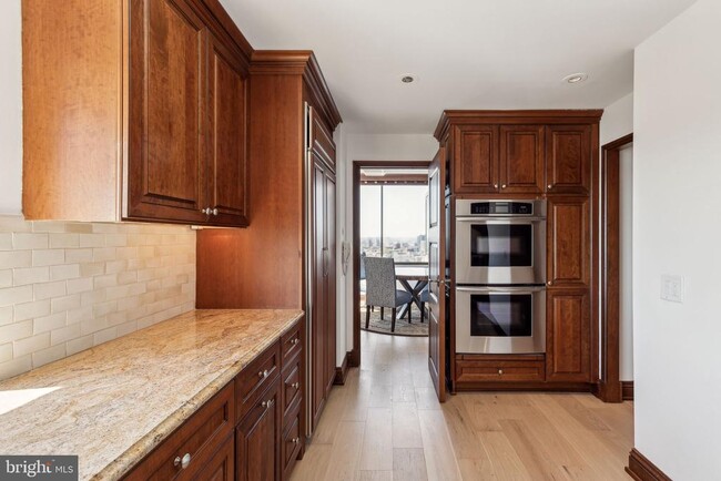 Building Photo - 202-10 W Rittenhouse Square