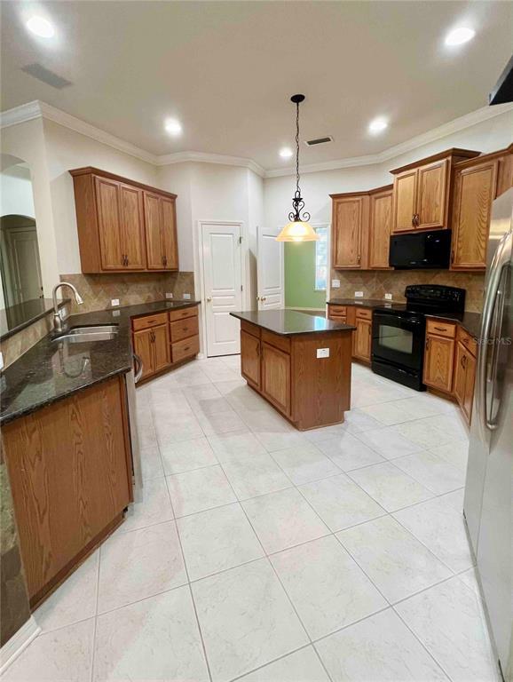Building Photo - 7450 Ambleside Dr