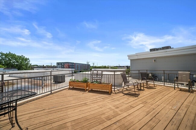 Building Photo - 2121 S Kinnickinnic Ave
