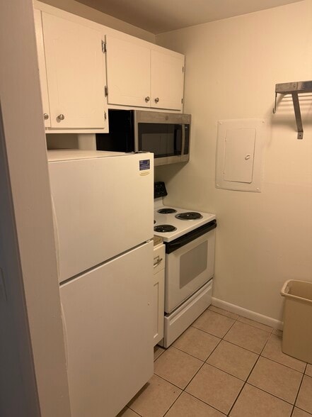 Building Photo - 2601 Hillsboro Pike