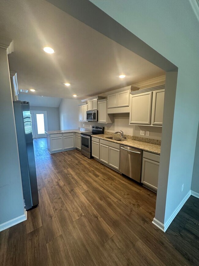 Building Photo - Beautiful 2 Bed 2.5 Bath Townhome *ZONED FOR BLACKMANS SCHOOLS*