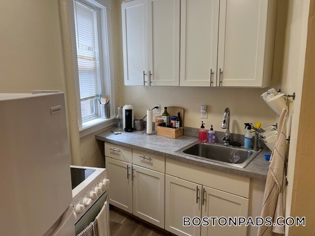 Building Photo - 55 Park Dr