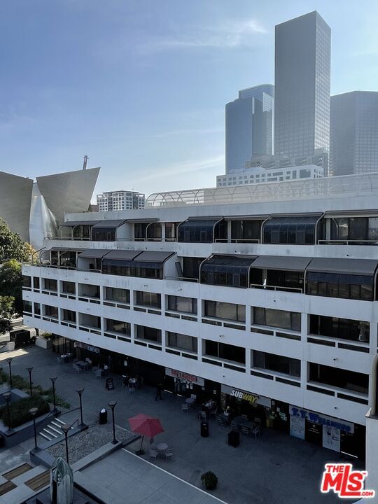 Building Photo - 121 S Hope St