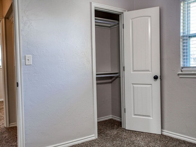 Building Photo - 3 Bedroom 2 Bath home in Shawnee!
