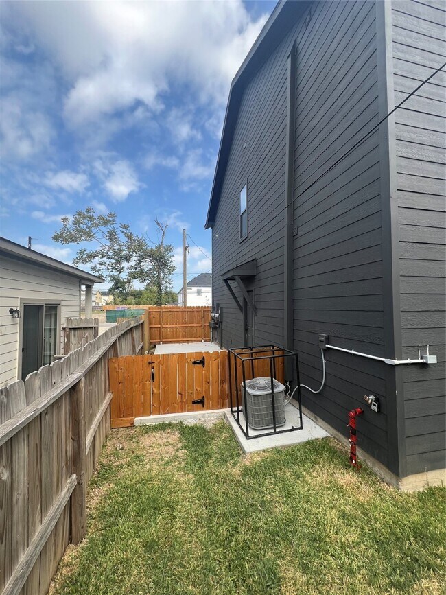 Building Photo - 4814 Wilmington St