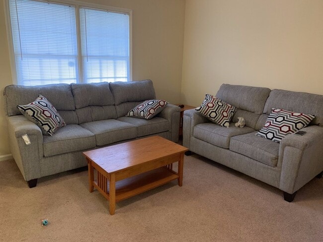 Building Photo - 2Bed/2Bath House!