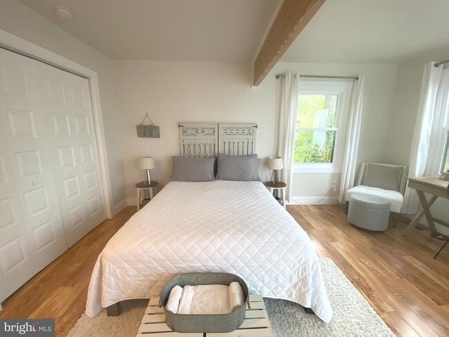 Building Photo - 3550 Bay View Dr