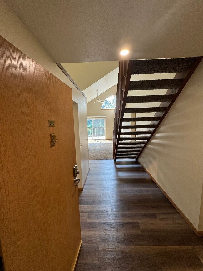 Building Photo - Timber Bluff