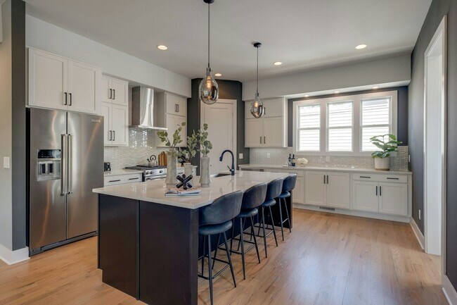 Building Photo - 102 Marshall Ct