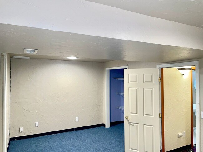 Building Photo - FANTASTIC 4 BEDROOM IN FAIRFAX