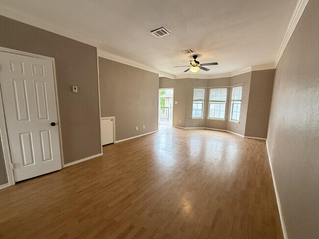 Building Photo - Spacious 2 Bed, 2.5 Bath Condo on Speight Ave with Private Porch & Community Pool