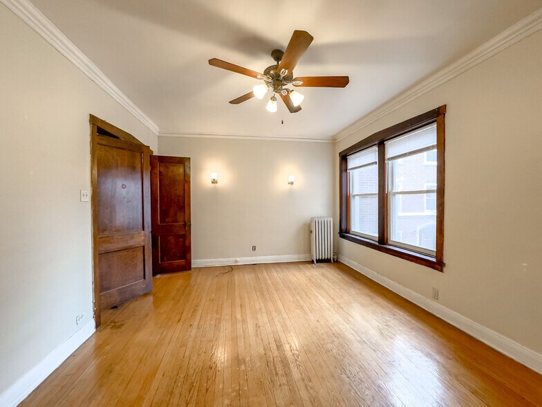 Building Photo - 4404 N Winchester Ave