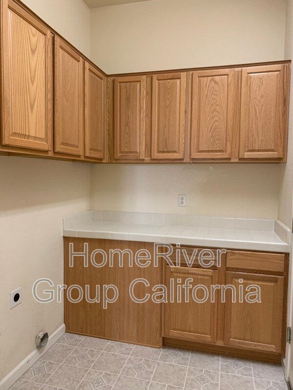 Building Photo - 2224 Bastona Dr