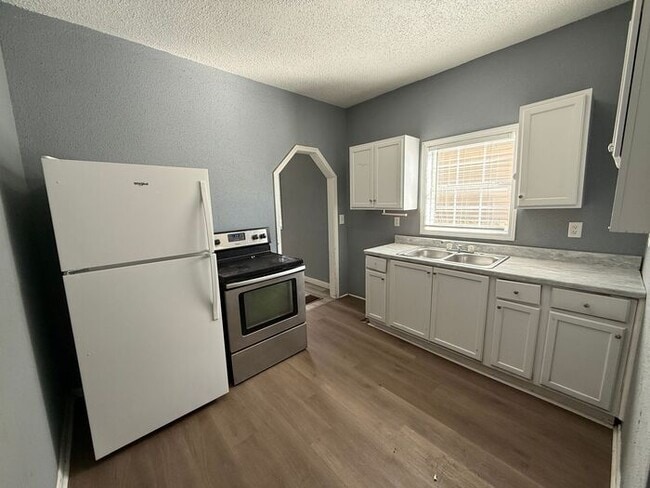 Building Photo - Charming Franklinton Home