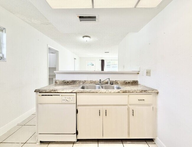 Building Photo - 2658 Sunny Breeze Ave