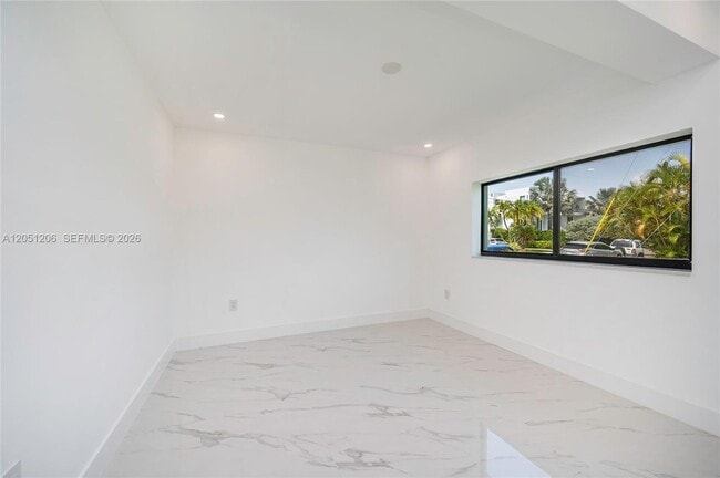 Building Photo - 1621 S Treasure Dr