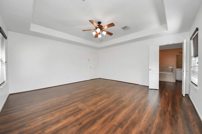 Building Photo - 5922 Hollister Cole