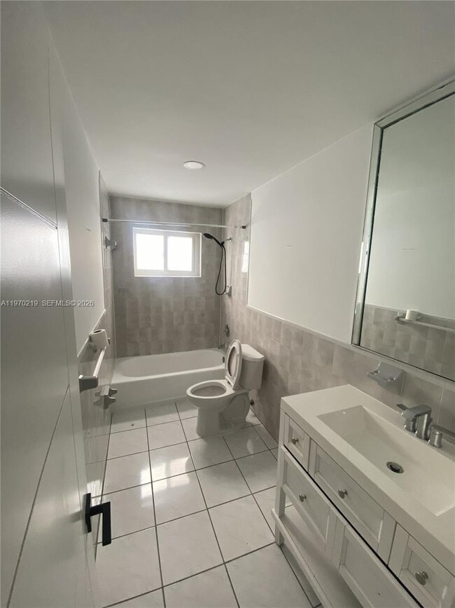 Building Photo - 3251 SW 67th Ave