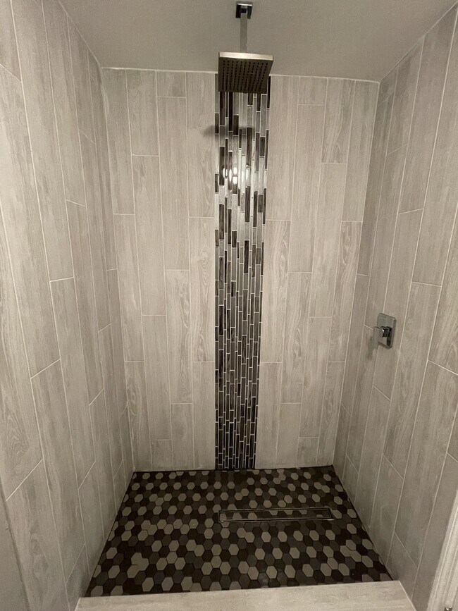 Building Photo - 8911B NW 28th Dr