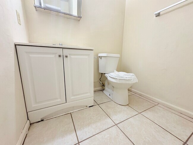 Building Photo - 1864 Sylvan Ct