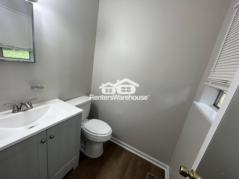 Building Photo - 2321 Stonewood Dr