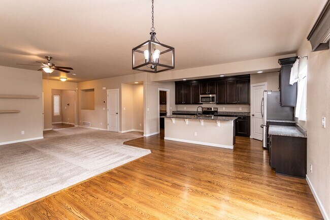 Building Photo - Beautiful Home with Stunning Views!