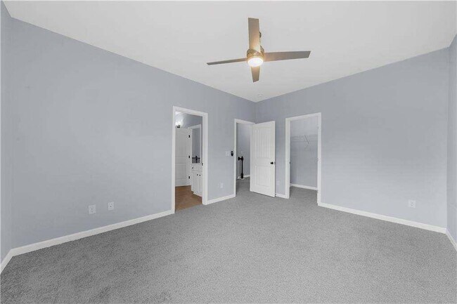 Building Photo - 5435 Mirror Lake Dr