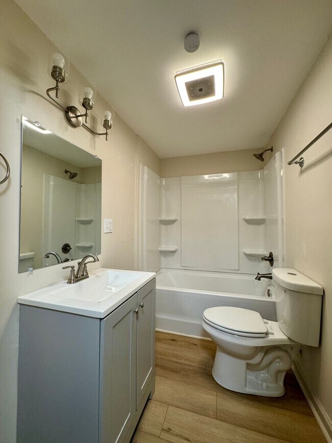 Building Photo - 975 Beason Dr