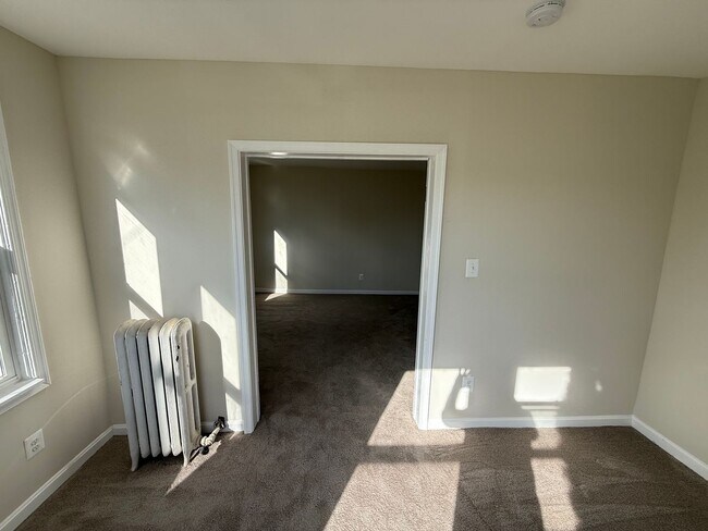 Building Photo - 1 Bedroom Apartment Available Today in Baltimore County! - Price Reduced