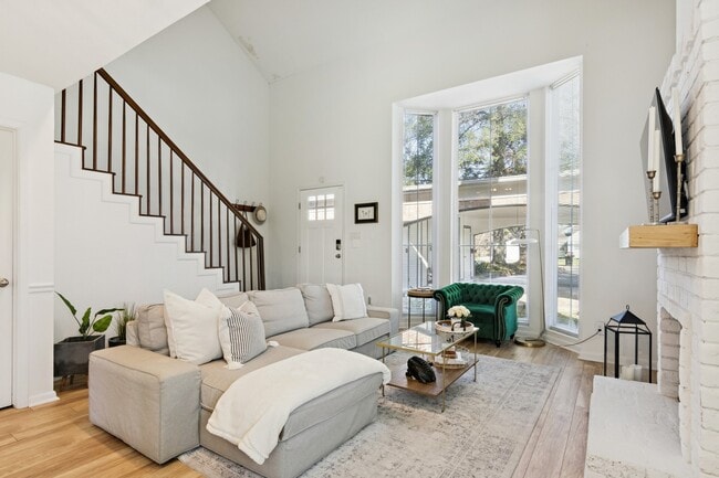 Building Photo - 525 W 30th St