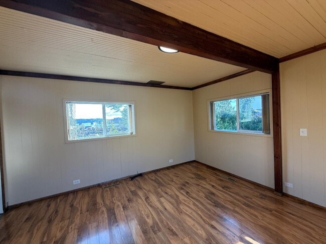 Building Photo - 490 5th Ave