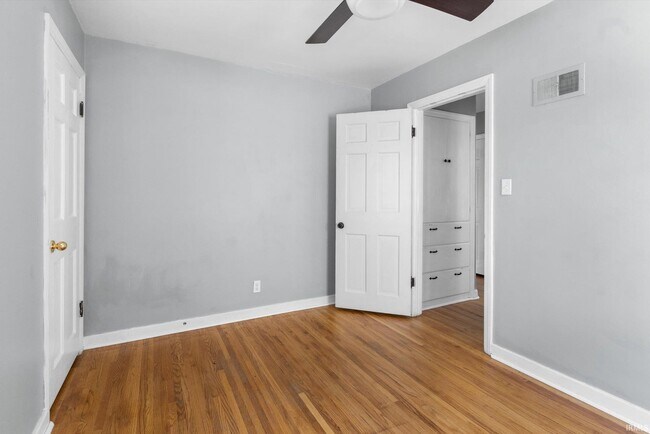 Building Photo - 1730 Clover Ln
