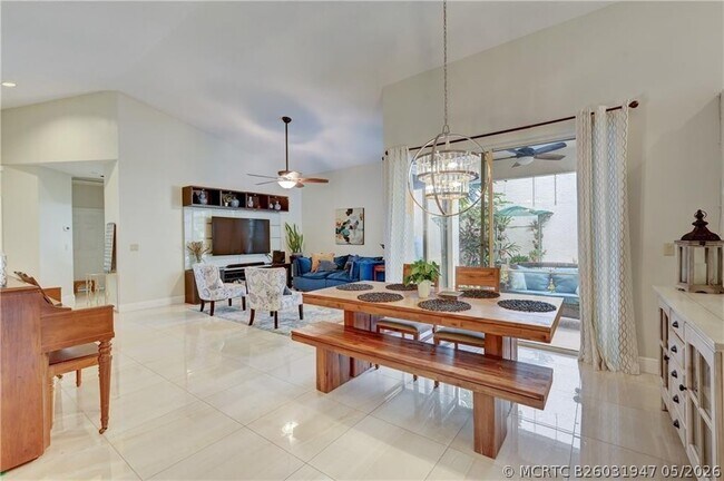 Building Photo - 8171 Hampton Wood Dr