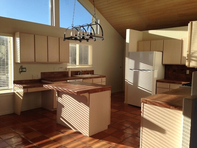 Building Photo - 7 Metate Dr