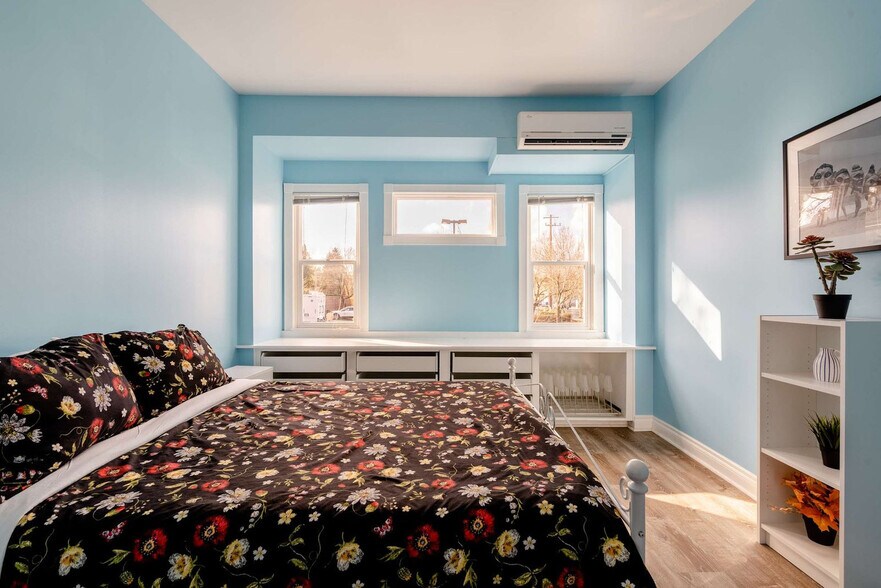 Building Photo - 4004 SE Division St