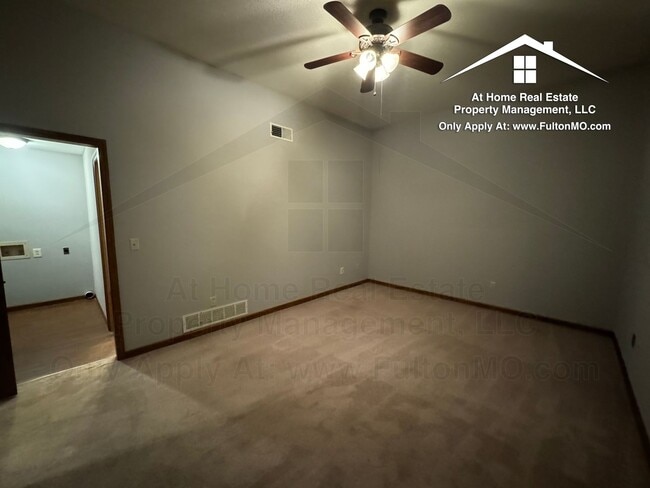 Building Photo - 103 E 10th St