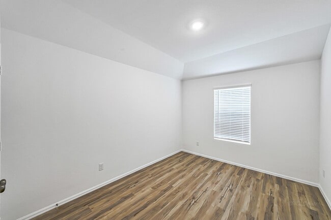 Building Photo - 3718 Shadow Crst Ln