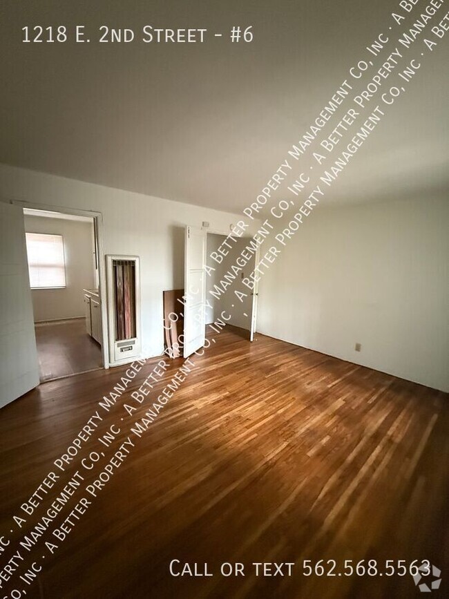 Building Photo - Large 1st Floor Alamitos Beach Studio.  Ga...