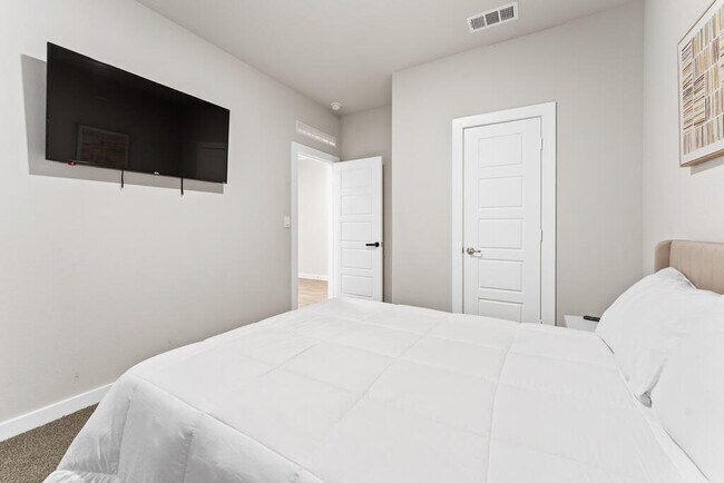 Building Photo - 2129 Trailhead Dr