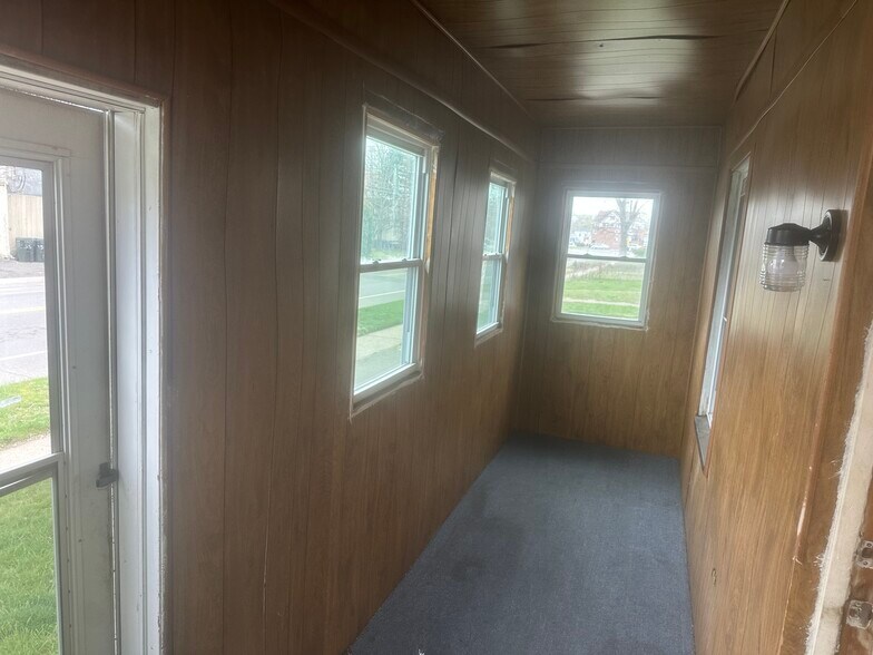 Building Photo - 58 Tolland St
