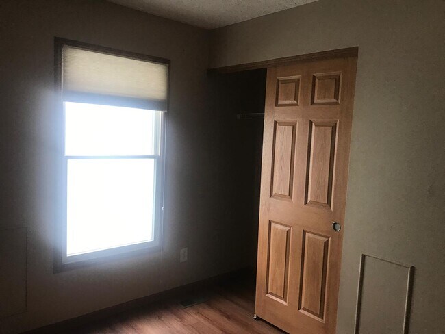 single bedroom 1 - 8453 Olenbrook Dr
