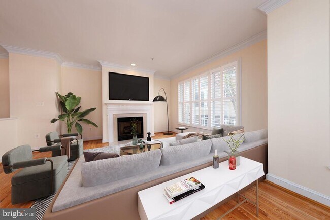 Building Photo - 1308 McLean Crest Ct