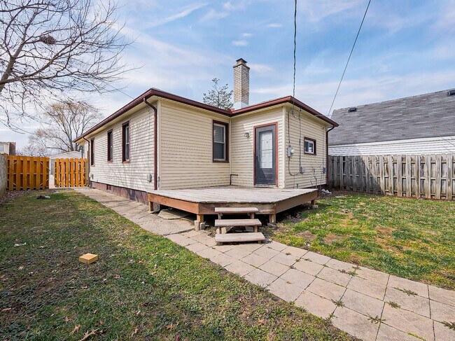 Building Photo - AVAILABLE NOW! SECTION 8 APPROVED! Charming 3-Bedroom Home in Warren!