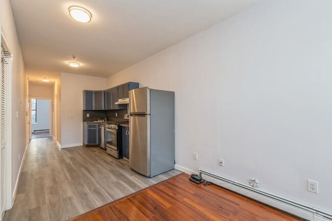 Building Photo - 817 Park Ave