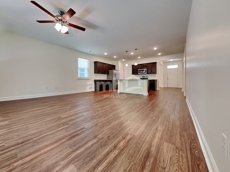 Building Photo - 513 West St