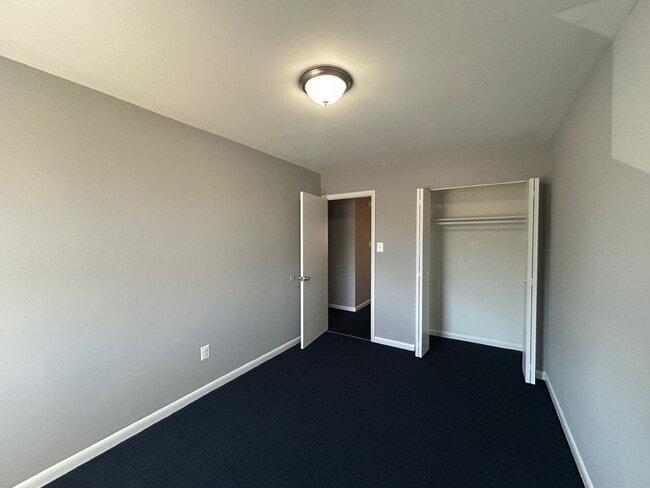 Building Photo - Move-in ready