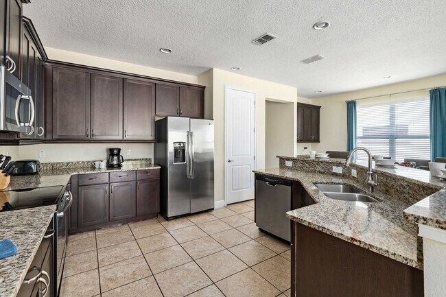 Building Photo - 909 Desert Mountain Ct