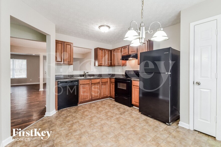 Building Photo - 2435 Piering Dr