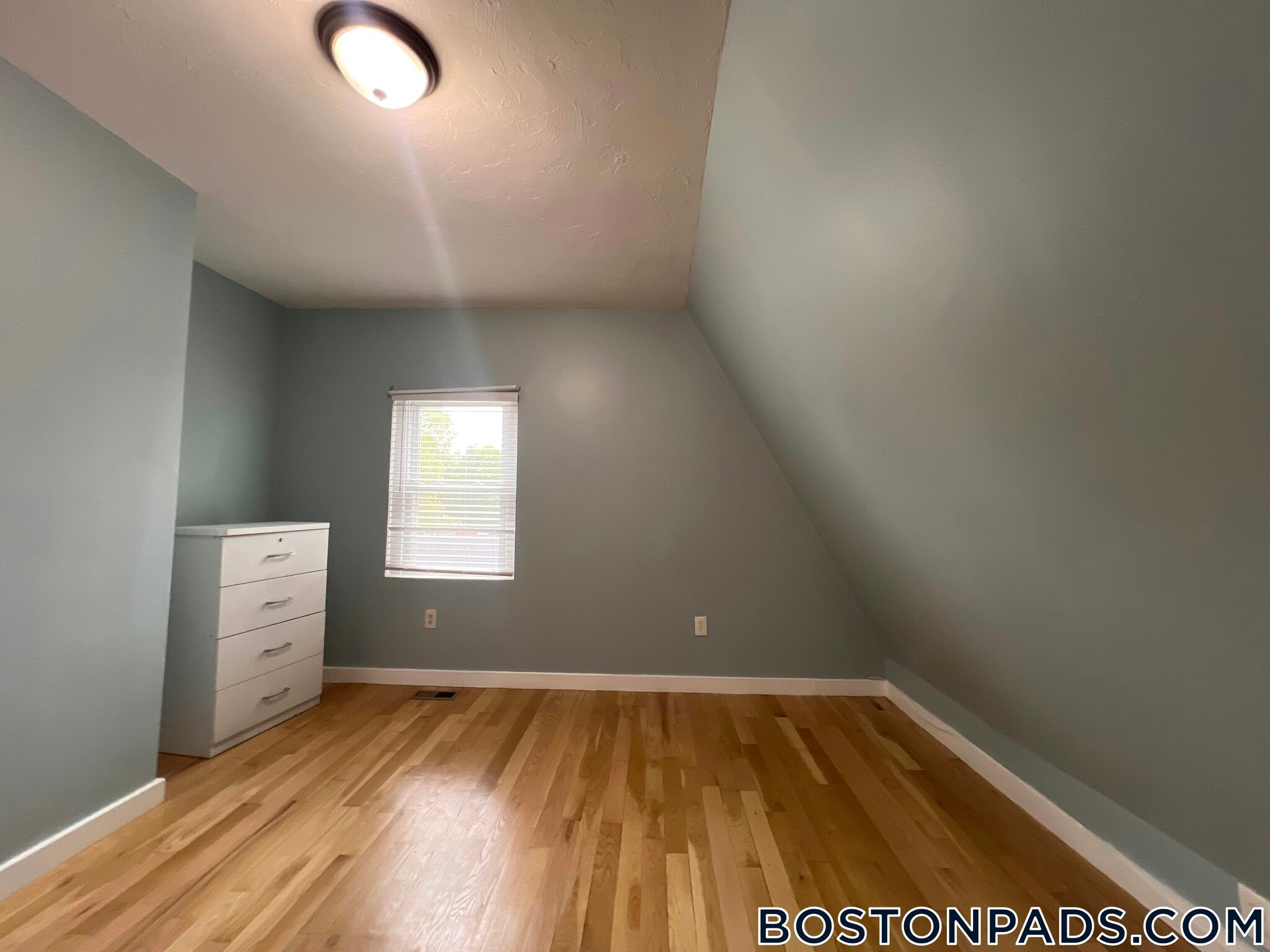 Building Photo - 816 River St