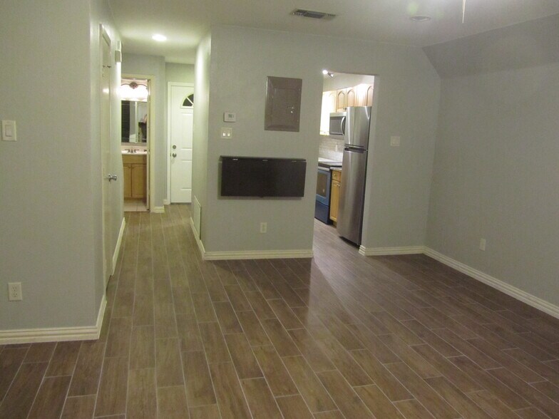 dining, kitchen, hallway - 239 W Peach St